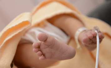 My Journey in the NICU {NICU Awareness Month} nicu